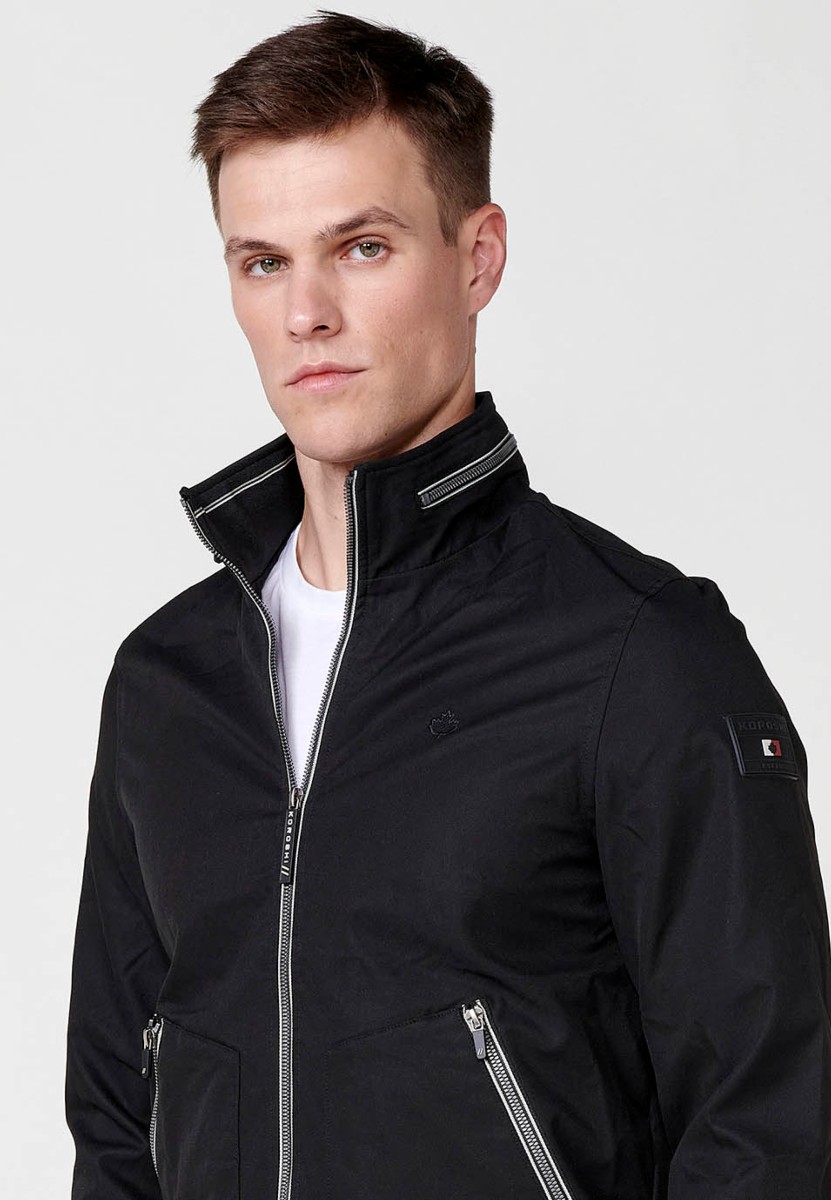 Chaqueta cazadora con cuello alto y puños elasticos para hombre en color negro