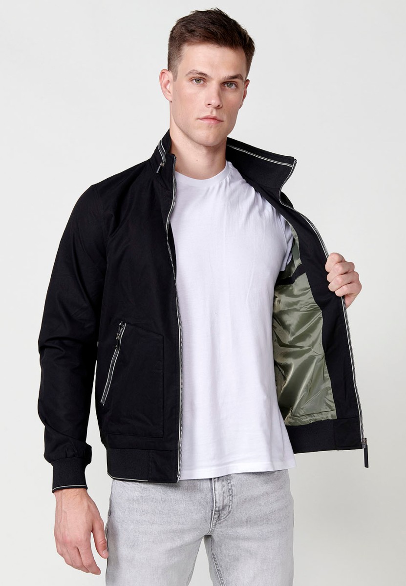 Chaqueta cazadora con cuello alto y puños elasticos para hombre en color negro