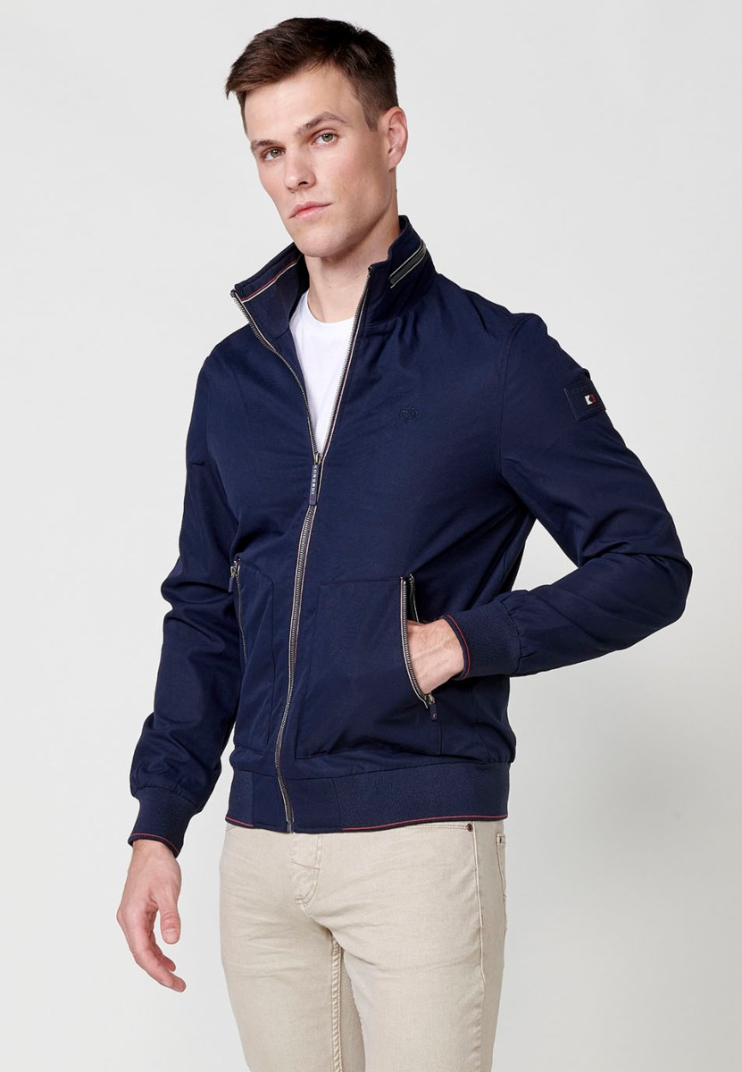 Chaqueta con cuello alto y puños elasticos para hombre en color navy