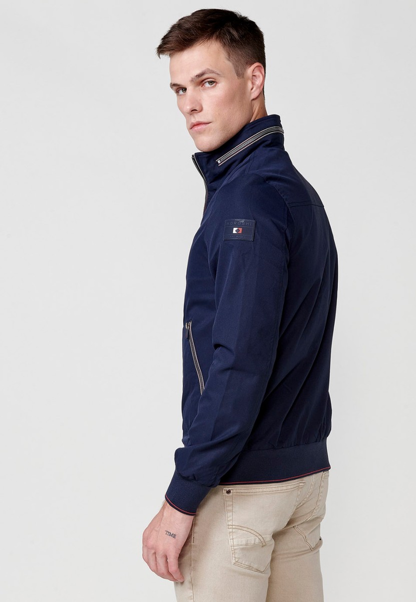 Chaqueta con cuello alto y puños elasticos para hombre en color navy