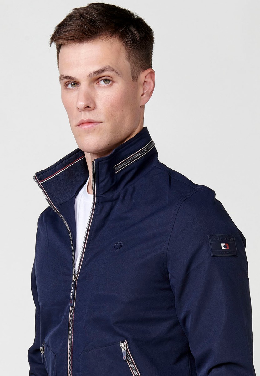 Chaqueta con cuello alto y puños elasticos para hombre en color navy