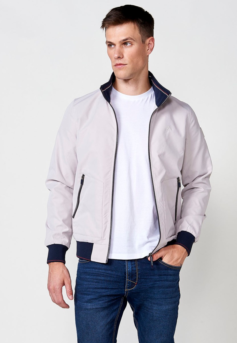 Chaqueta con cuello alto y puños elasticos para hombre en color gris piedra