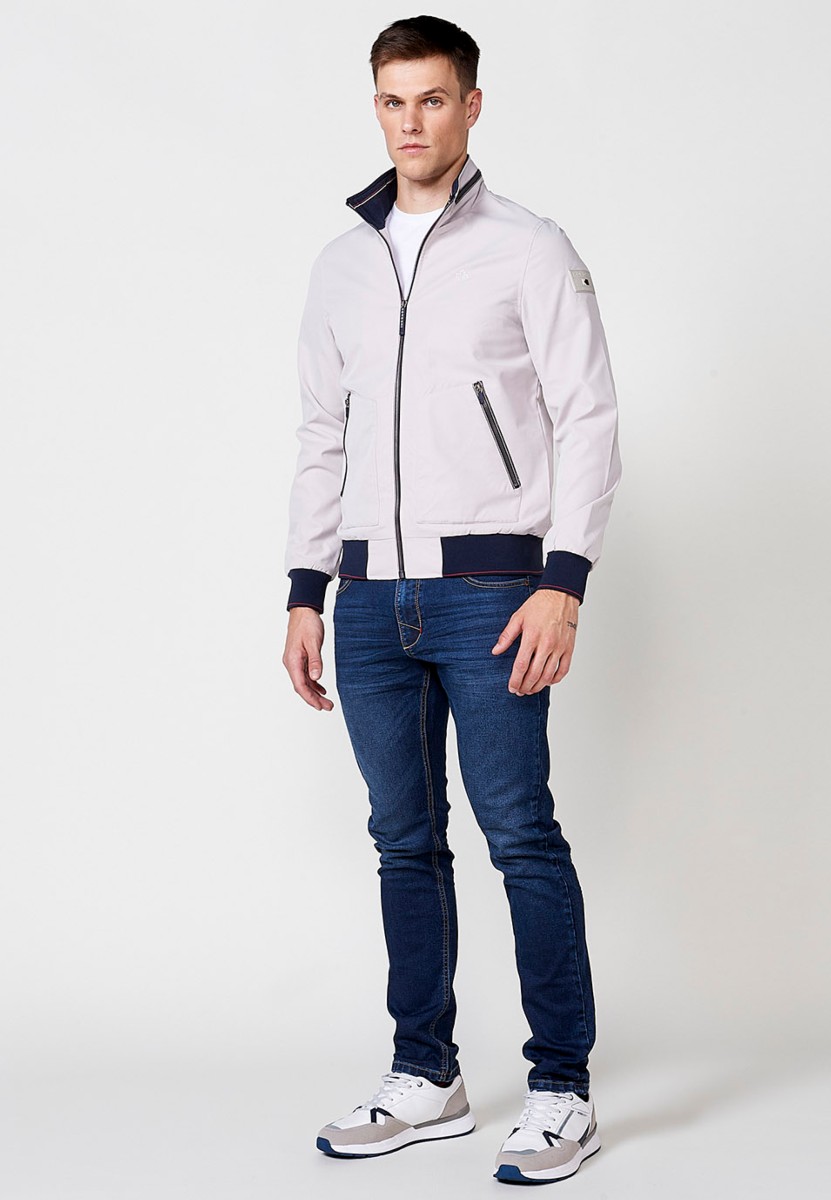 Chaqueta con cuello alto y puños elasticos para hombre en color gris piedra