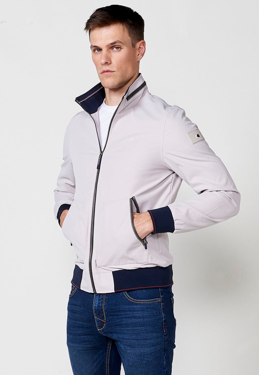 Chaqueta con cuello alto y puños elasticos para hombre en color gris piedra