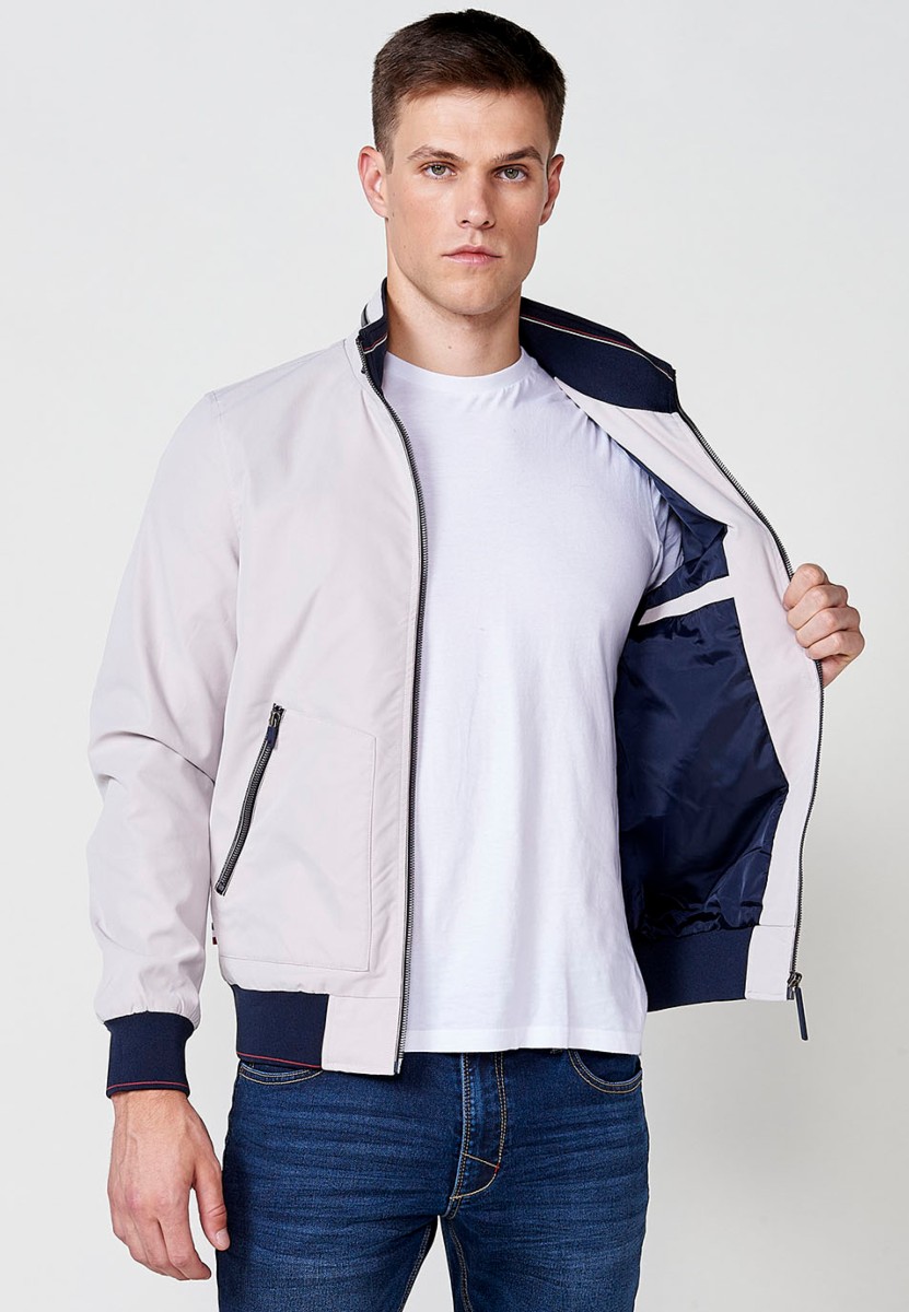 Chaqueta con cuello alto y puños elasticos para hombre en color gris piedra