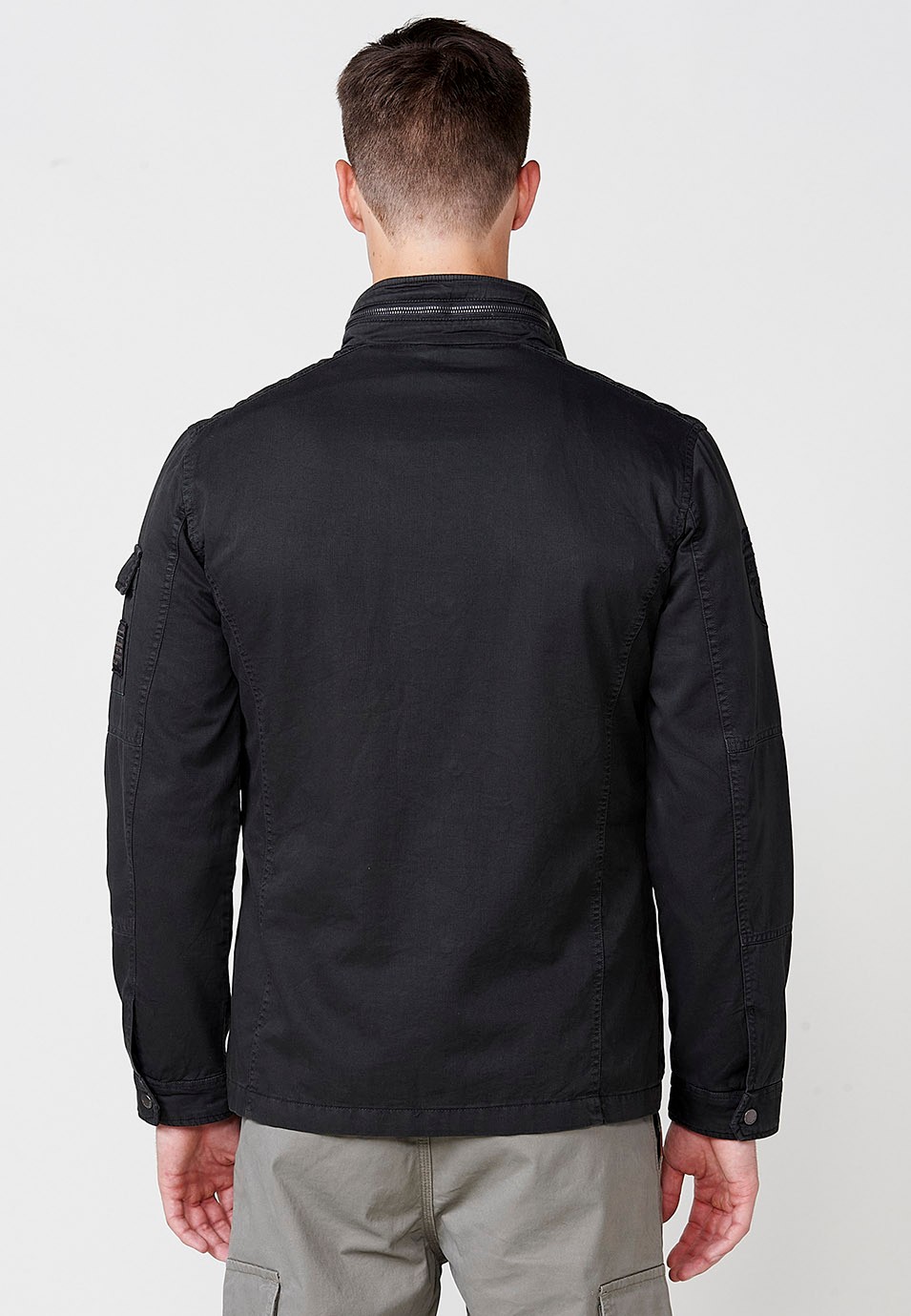 Chaqueta de Algodón con cuello alto y Cierre delantero con cremallera y Bolsillos delanteros con solapa y uno interior con cremallera color Negro para Hombre