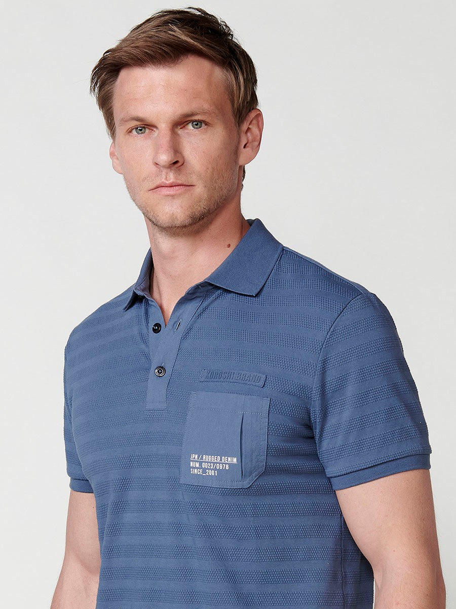 Camiseta polo de manga corta texturizada para hombre en color azul