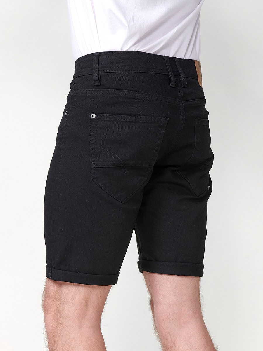 Bermuda regular fit en twill de algodón elástico para hombre en color negro