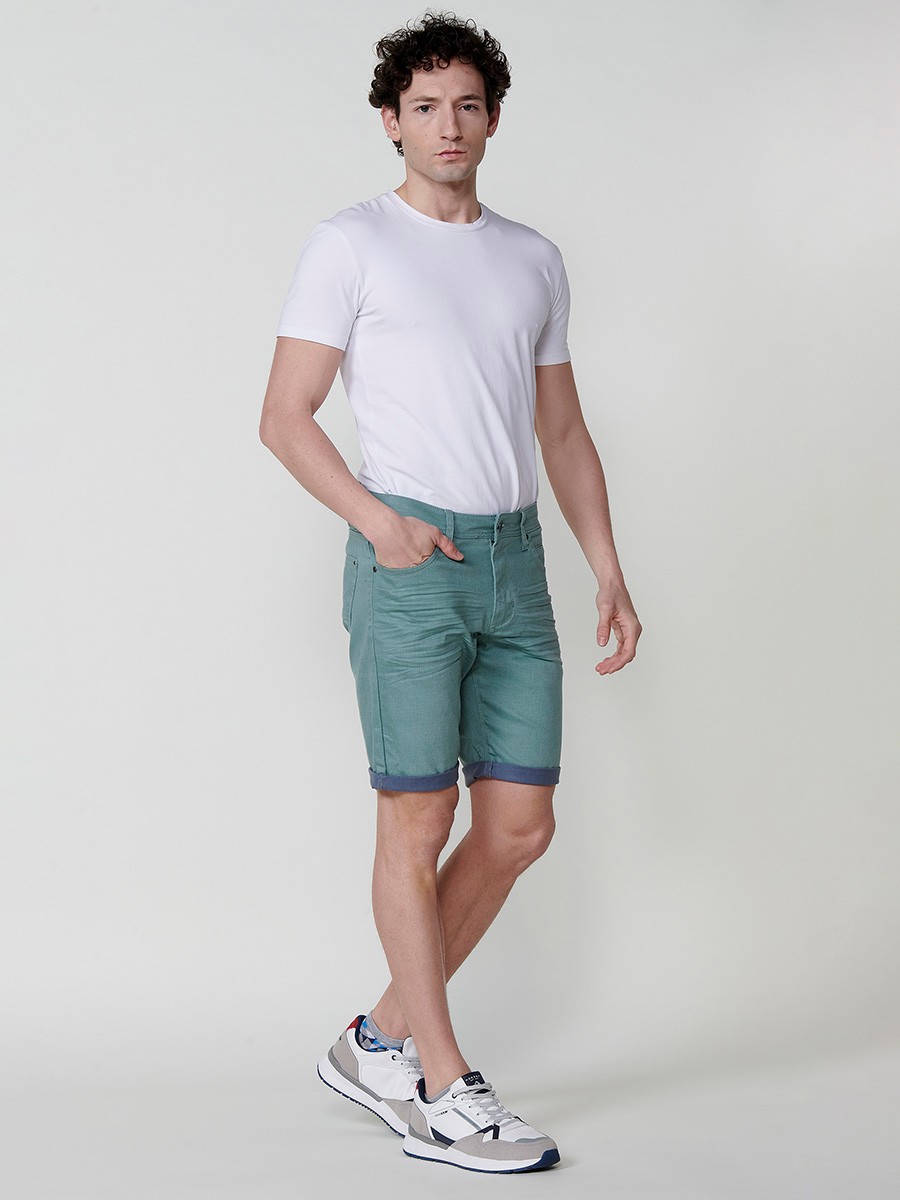 Men's Regular Fit Twill Stretch Shorts with Washed Effect and Blue Interior Cuff in Green