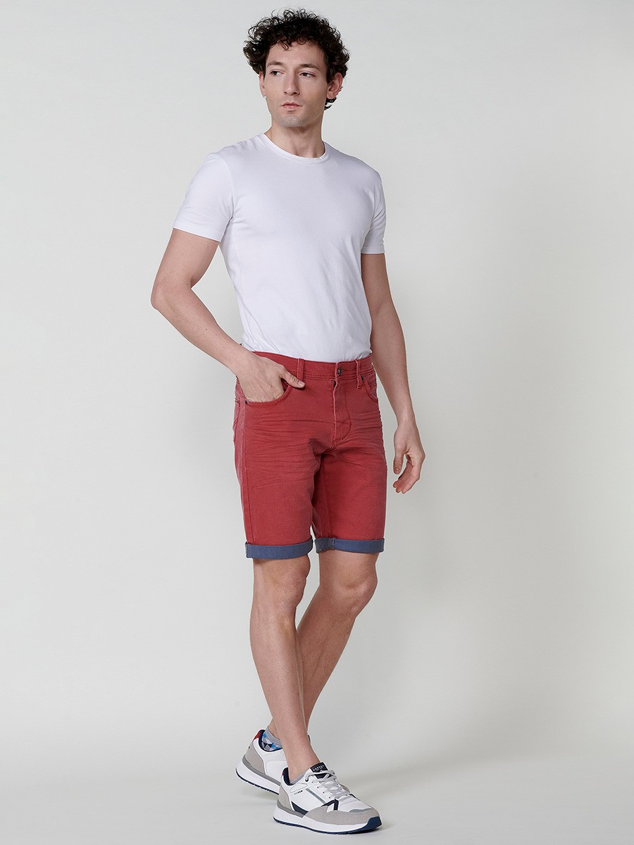 Men's Regular Fit Twill Cotton-Blend Shorts with Washed Effect and Blue Interior Cuff in Red