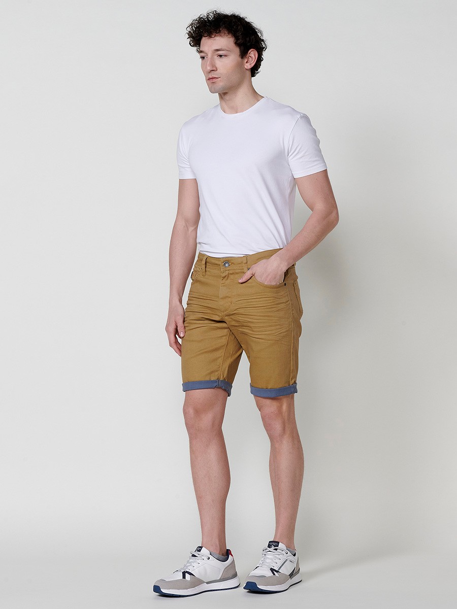 Men's Regular Fit Twill Cotton-Blend Shorts with Washed Effect and Blue Interior Cuff in Ocher