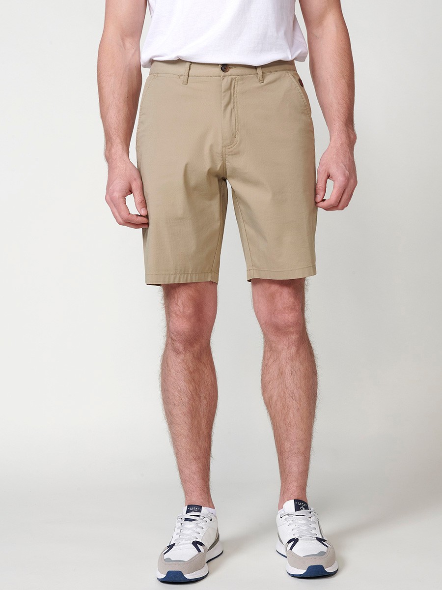 Bermuda estilo chino en tejido tecnico para hombre en color beige