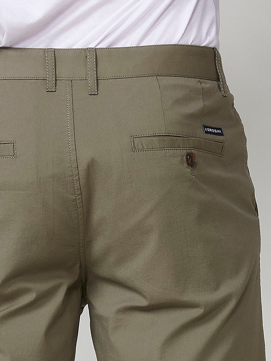 Bermuda estilo chino en tejido tecnico para hombre en color verde