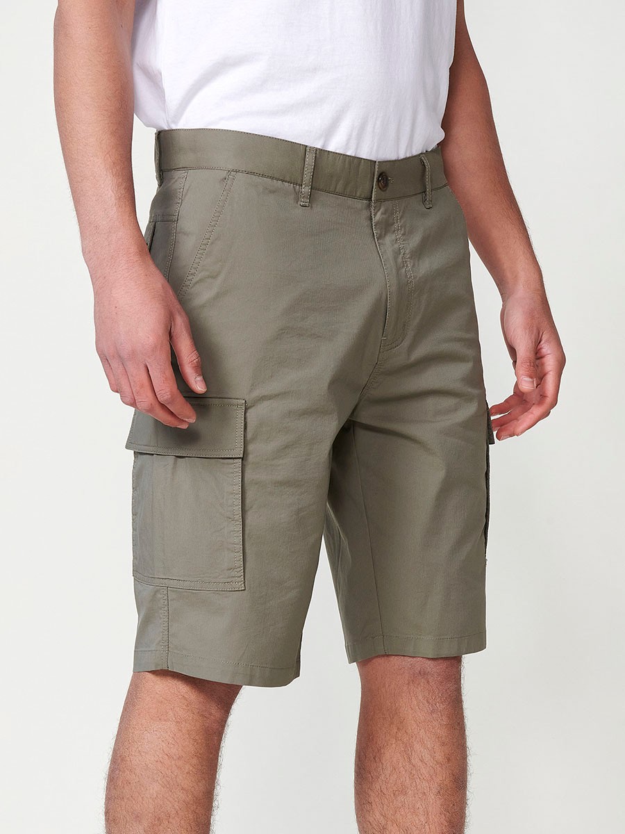 Bermuda cargo homme en tissu technique stretch beige