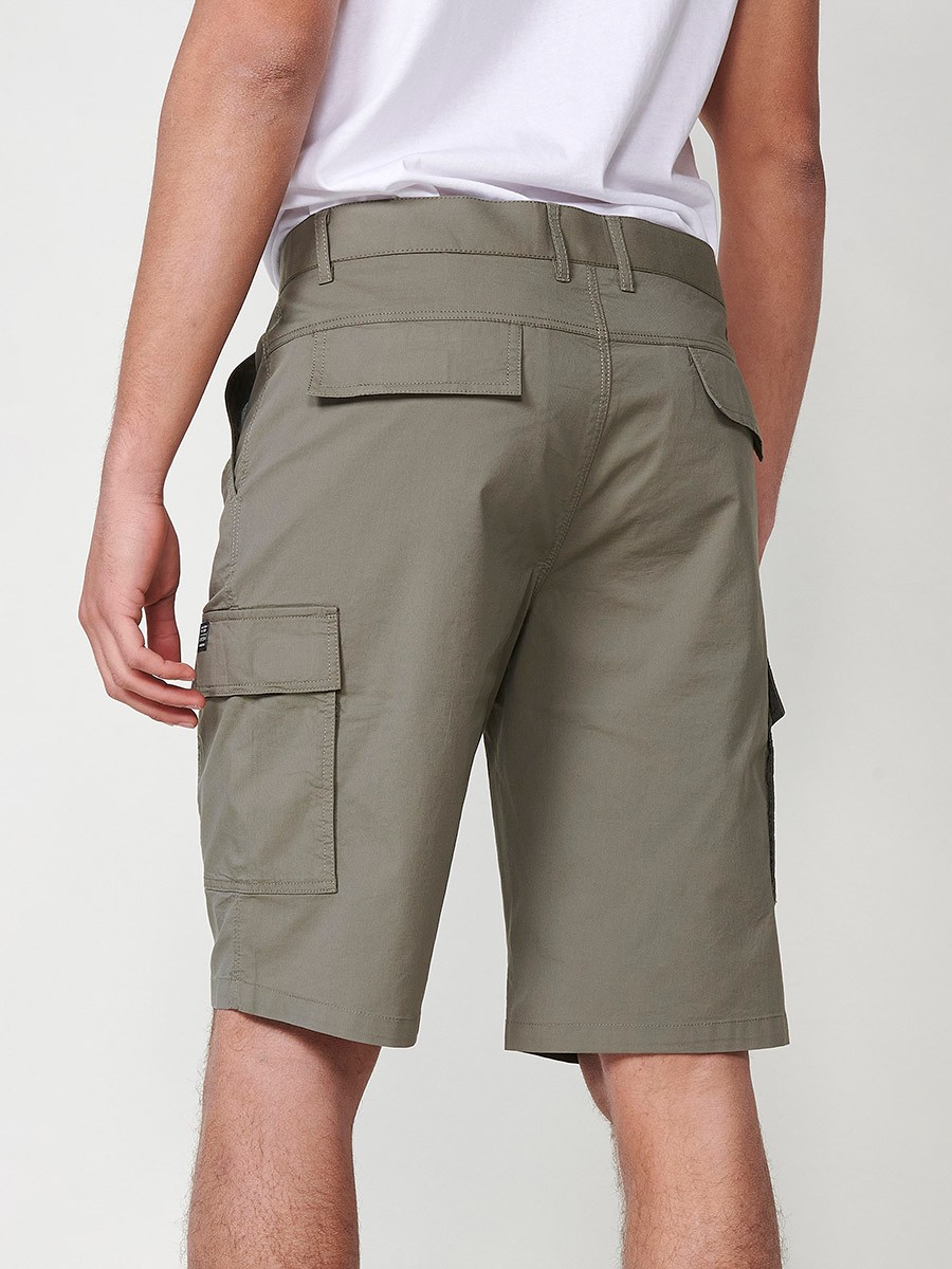 Bermuda cargo homme en tissu technique stretch beige