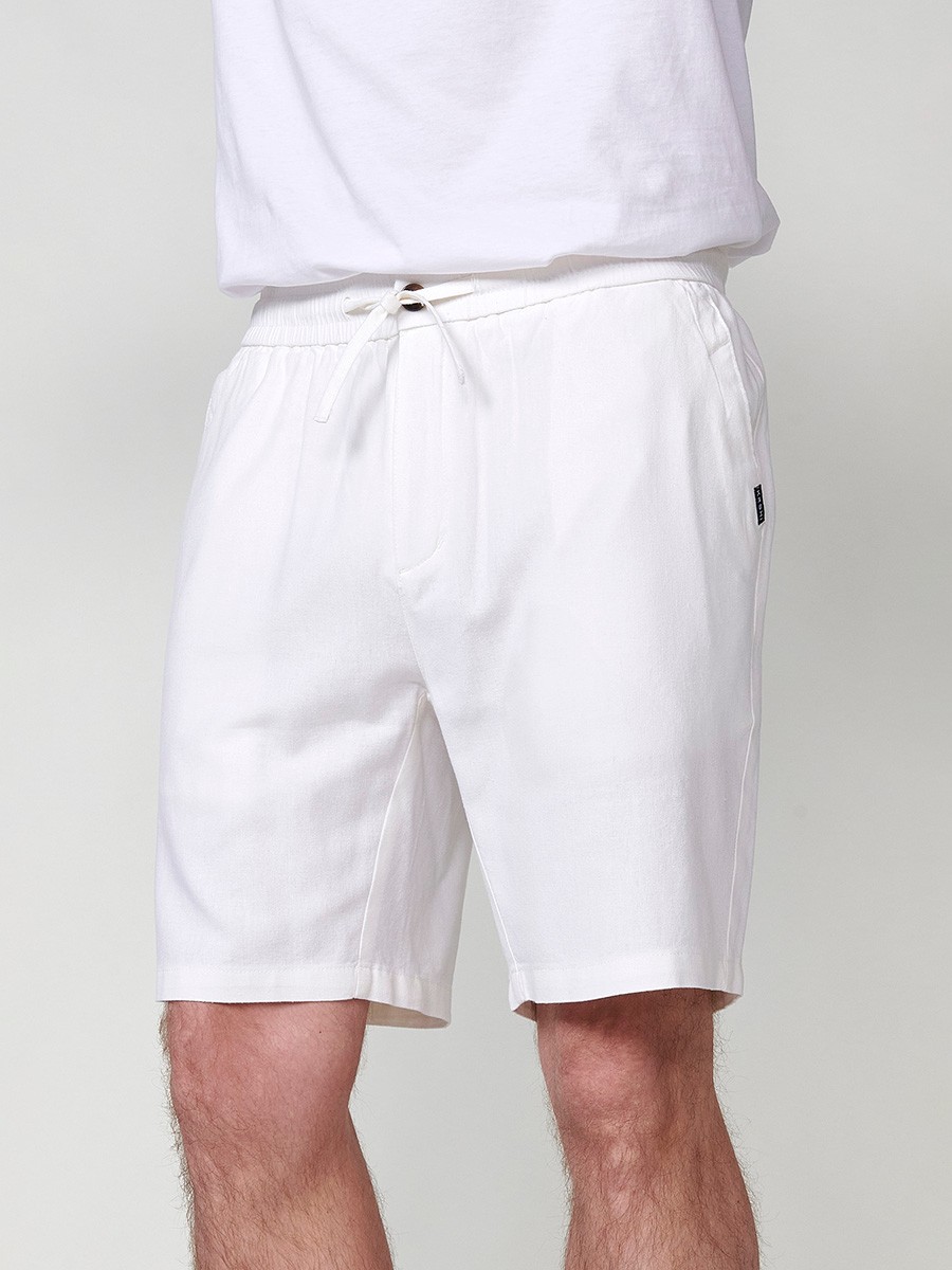 Bermuda confort fit en lino para hombre en color off-white