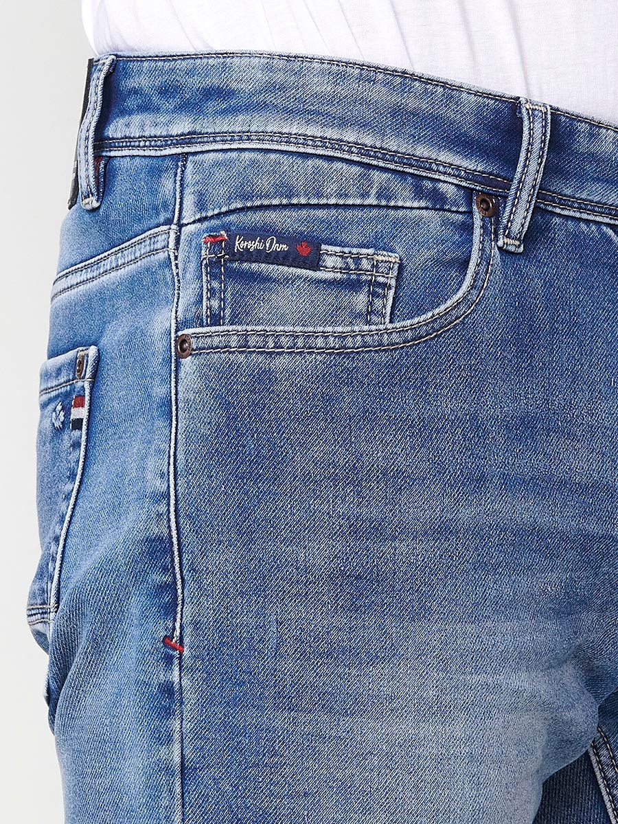 Bermuda denim regular fit con cierre frontal con cremallera y botón con cinco bolsillos efecto desgastado con bajos con vuelta sin fijar para hombre de color azul