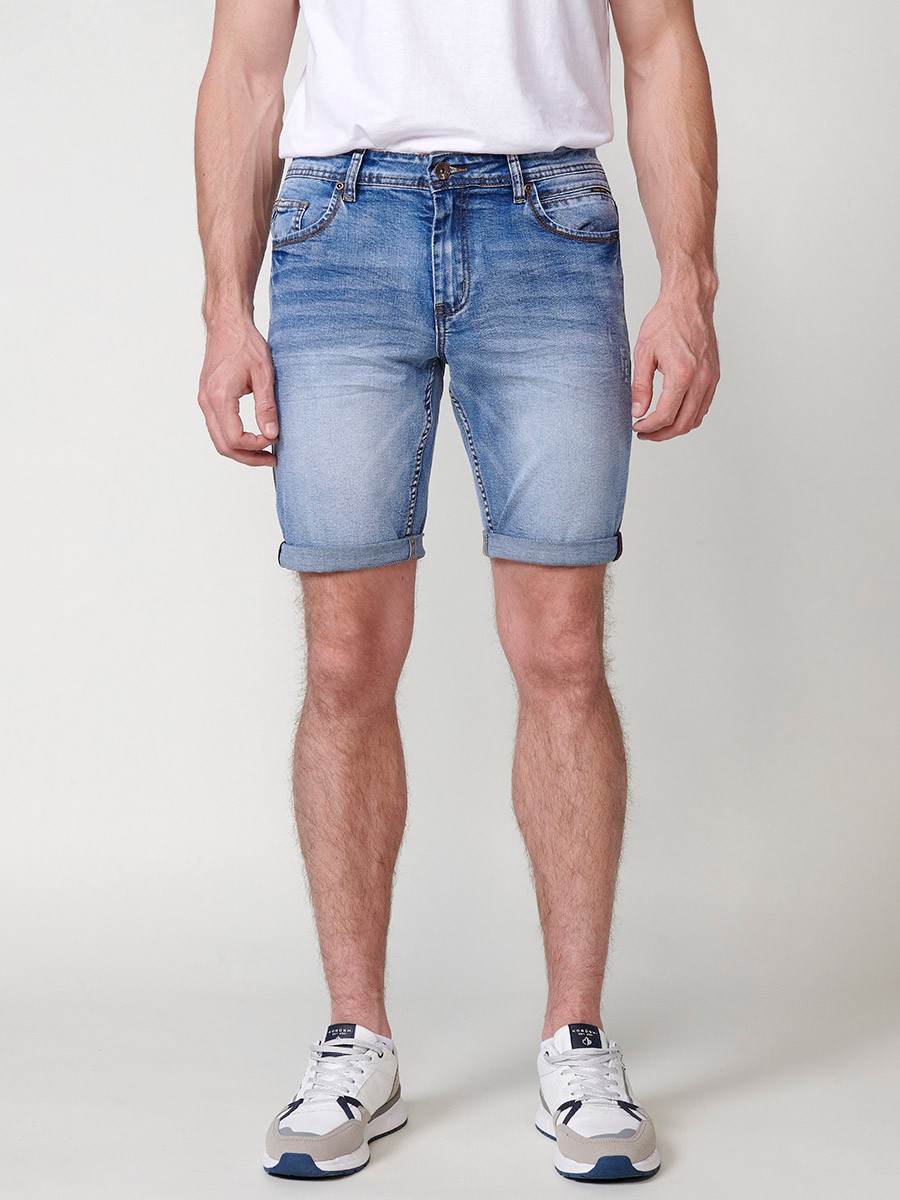 Bermuda denim regular fit para hombre en azul claro