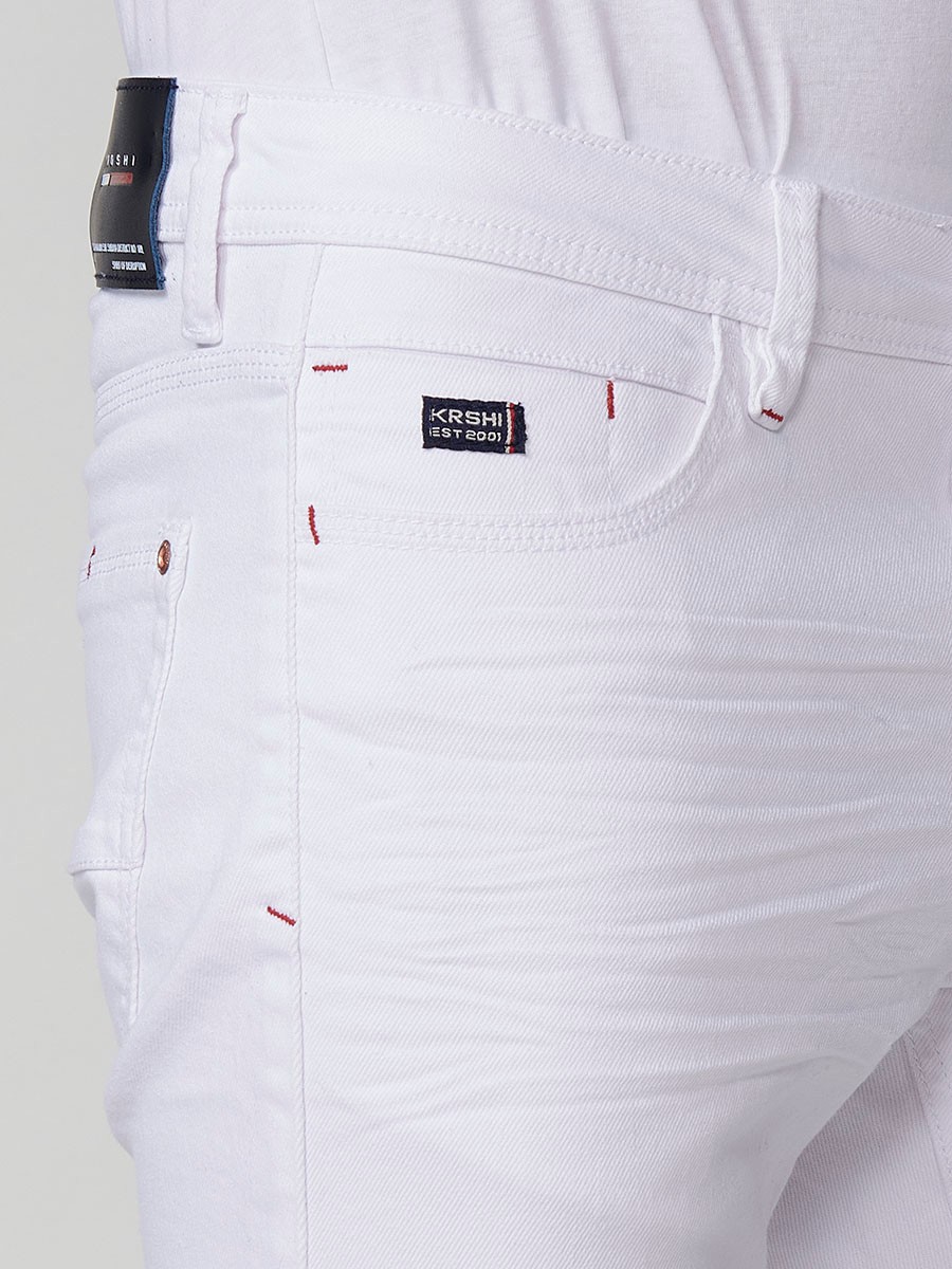 Bermuda denim regular fit para hombre en blanco