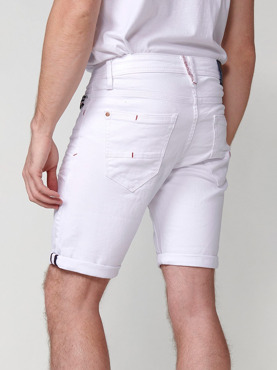 Bermuda denim regular fit para hombre en blanco