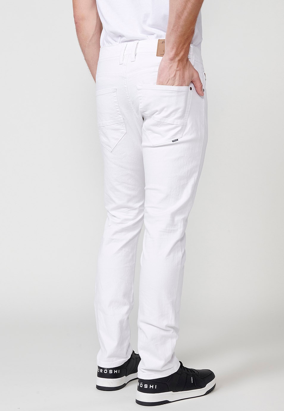 Pantalon long droit coupe classique avec cinq poches et une poche en Blanc pour Homme