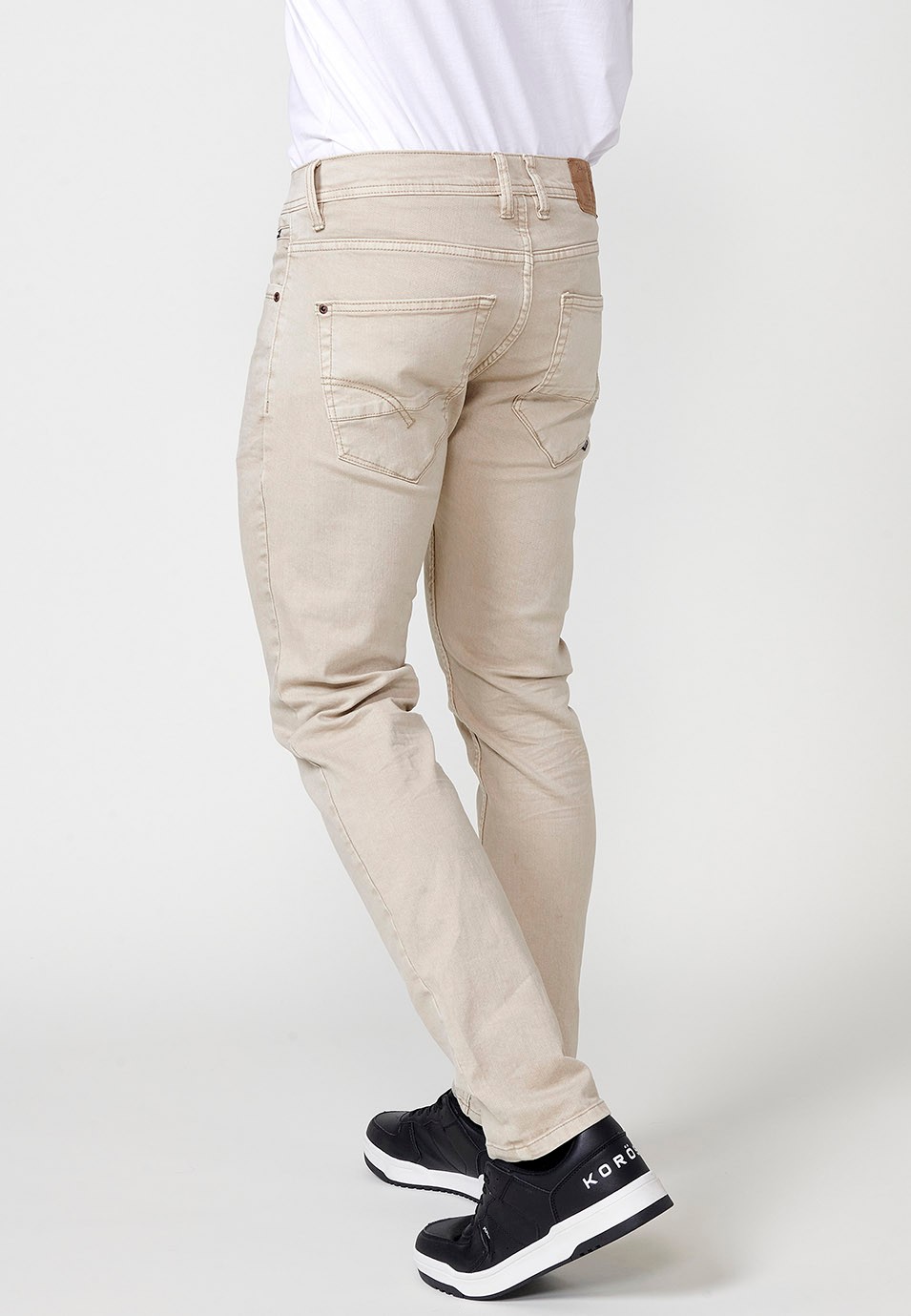 Pantalon long droit coupe classique avec cinq poches et une poche de couleur Stone pour Homme