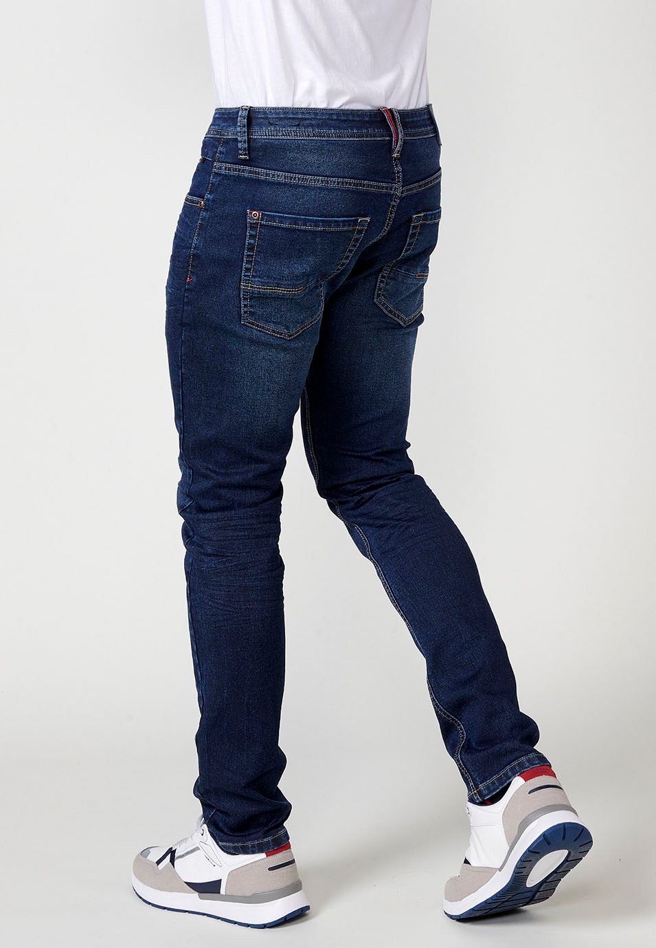 Pantalón largo denim slim fit con Cinco bolsillos, uno cerillero color Azul para Hombre