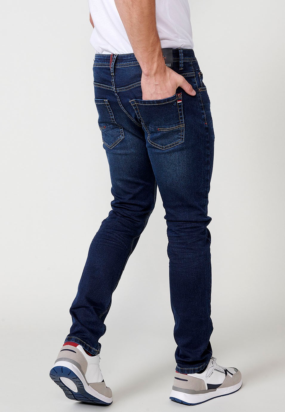 Pantalón largo denim slim fit con Cinco bolsillos, uno cerillero color Azul para Hombre