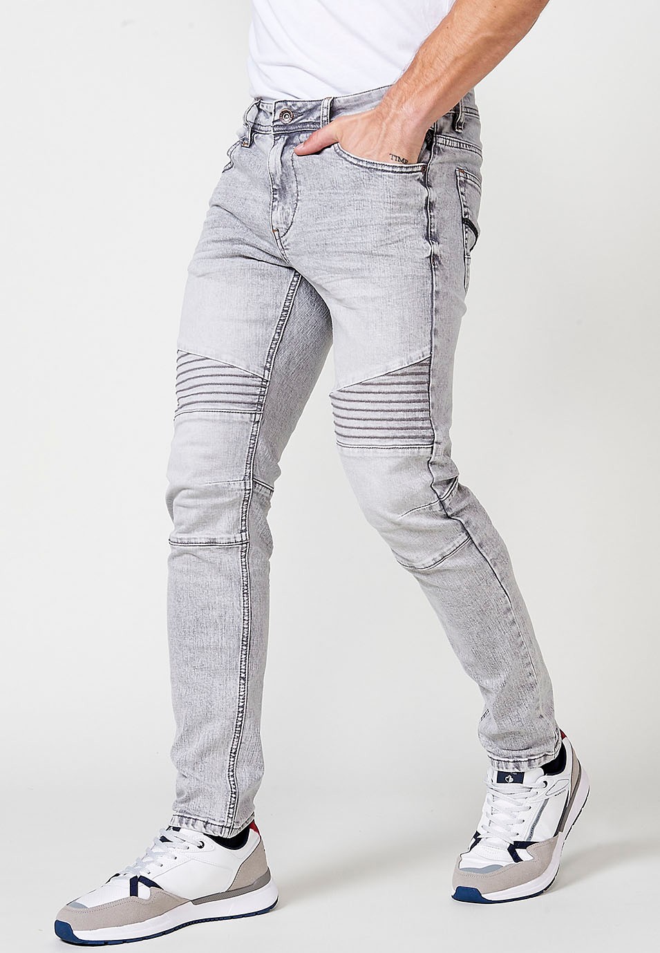 Pantalon long en denim coupe skinny style Biker avec poches avec Détails sur les genoux en Denim Gris pour Homme