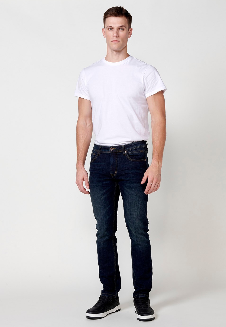 Pantalon long droit en jean coupe classique avec poches en Bleu Foncé pour Homme