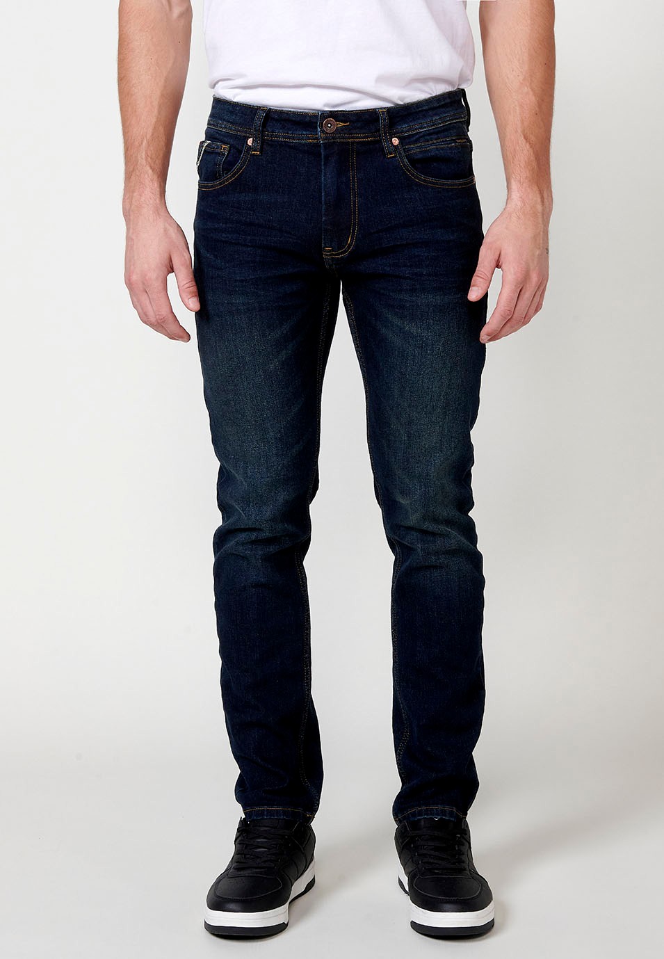 Pantalon long droit en jean coupe classique avec poches en Bleu Foncé pour Homme