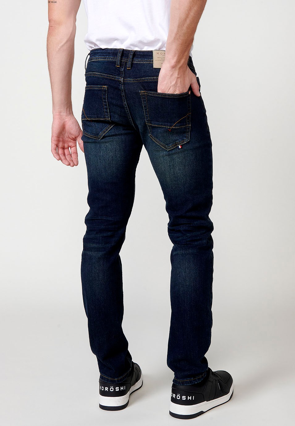 Pantalon long droit en jean coupe classique avec poches en Bleu Foncé pour Homme