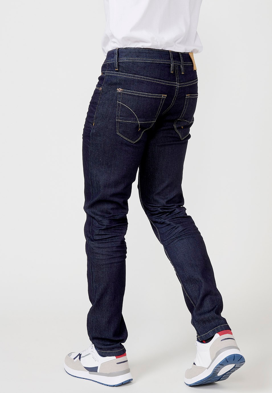 Pantalon long droit en jean coupe classique couleur Bleu pour Homme