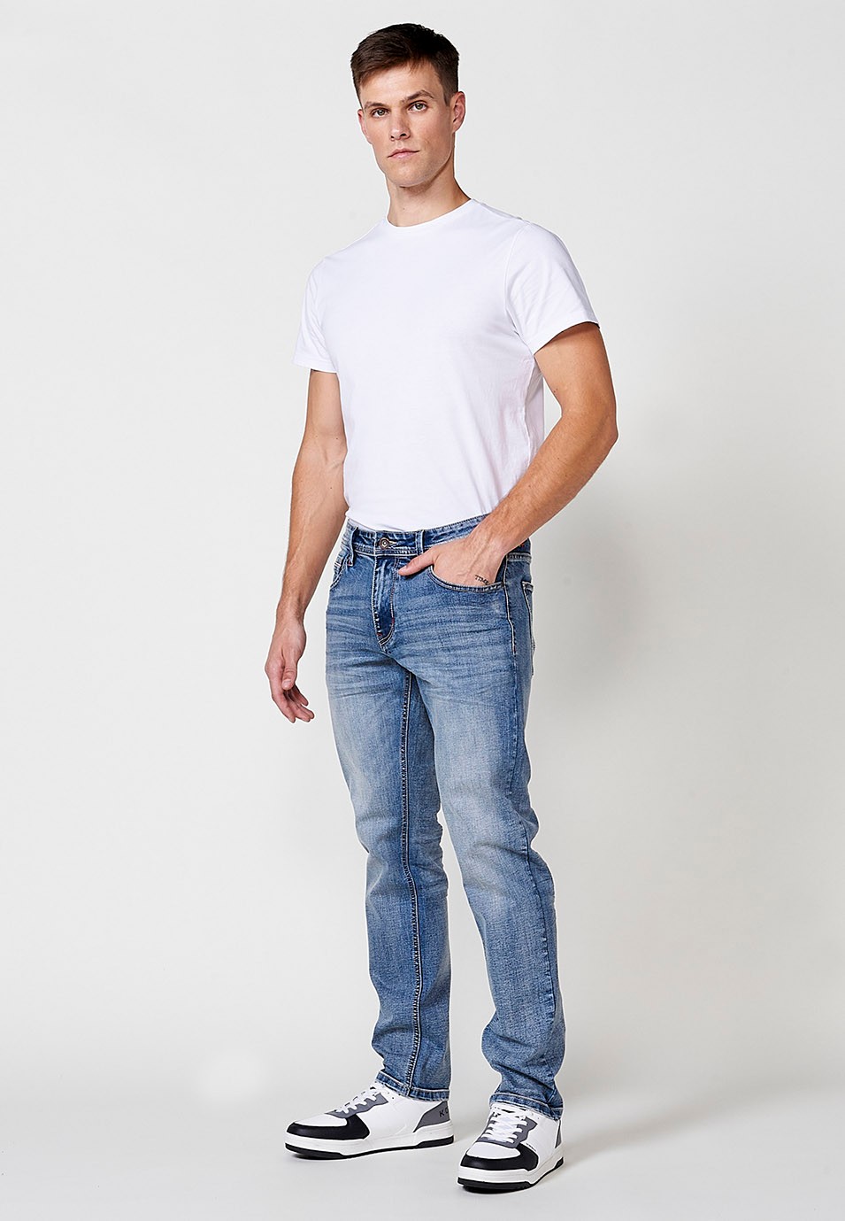 Pantalon long droit en jean coupe classique avec poches en Bleu pour Homme