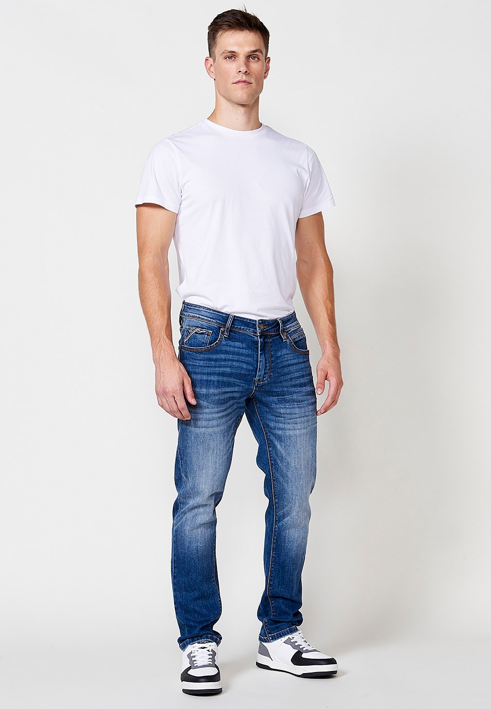 Pantalon long droit en jean coupe classique avec poches en Bleu pour Homme