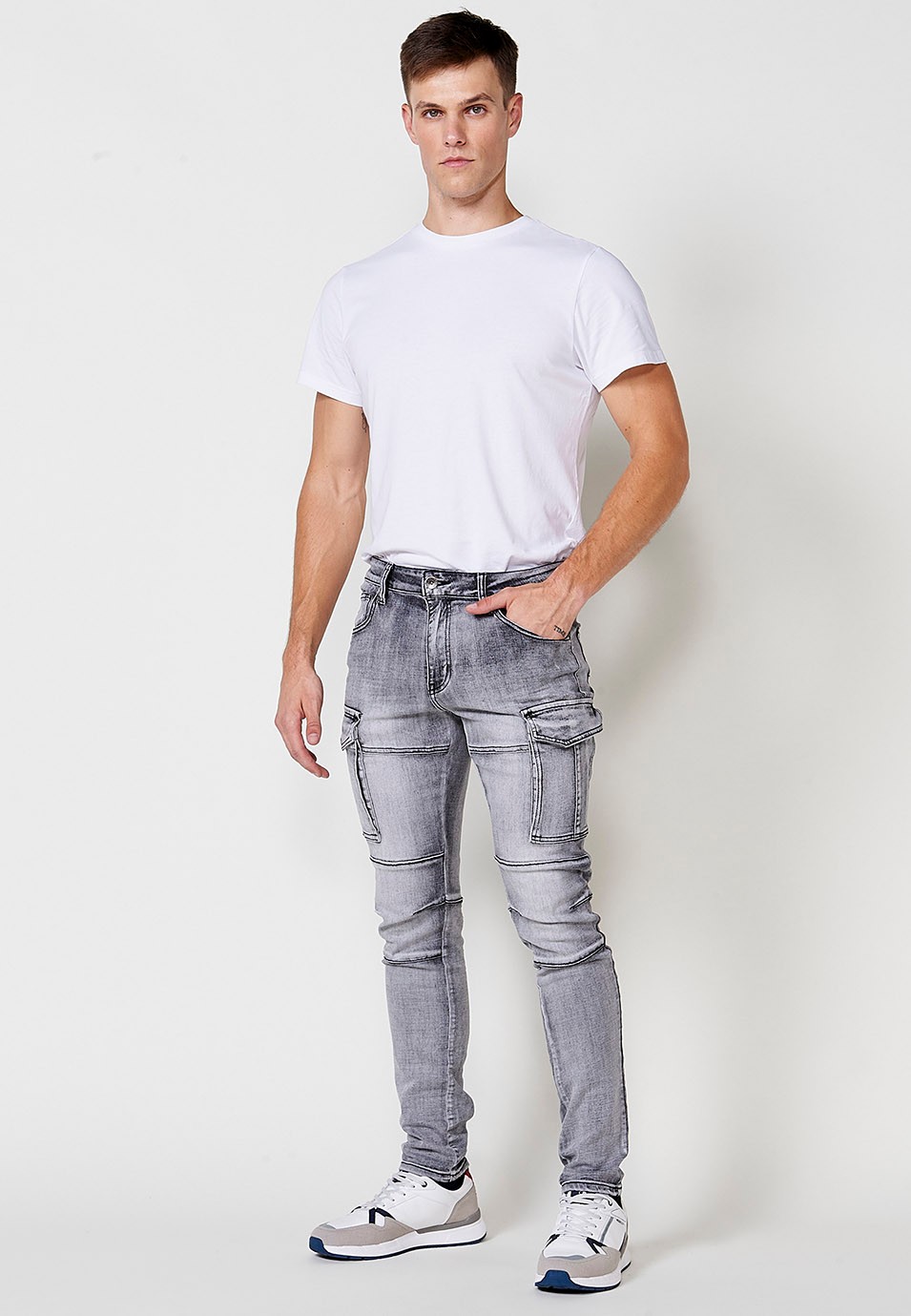 Pantalon biker long coupe skinny avec poches latérales à rabat et détails sur les genoux en Denim Noir pour Homme