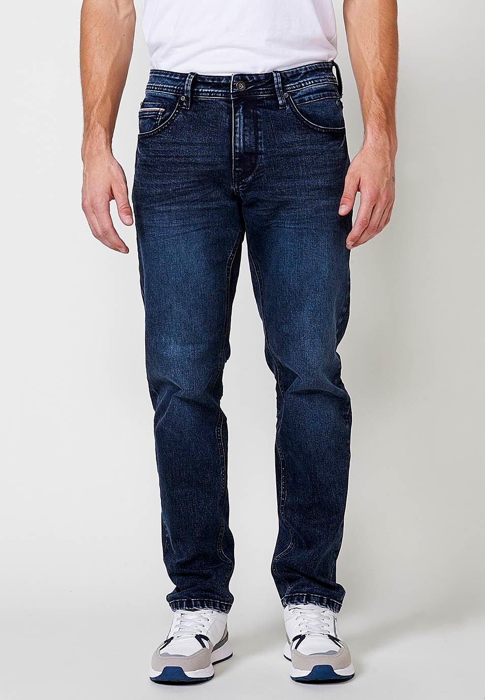 Pantalón denim largo straigth regular fit con bolsillos para hombre