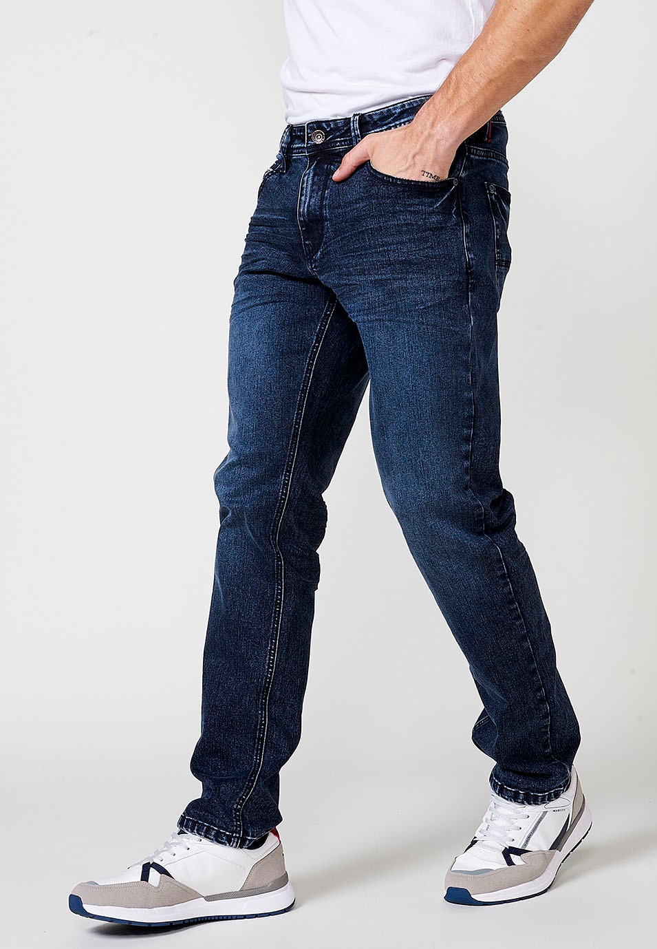 Pantalón denim largo straigth regular fit con bolsillos para hombre