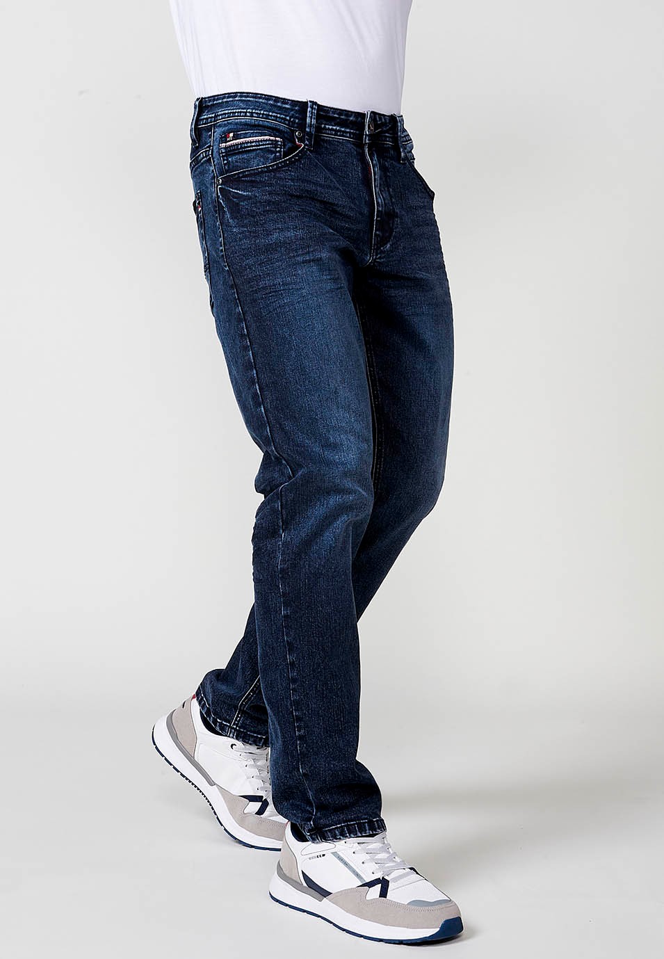 Pantalón denim largo straigth regular fit con bolsillos para hombre