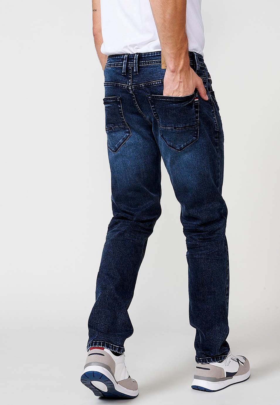 Pantalón denim largo straigth regular fit con bolsillos para hombre