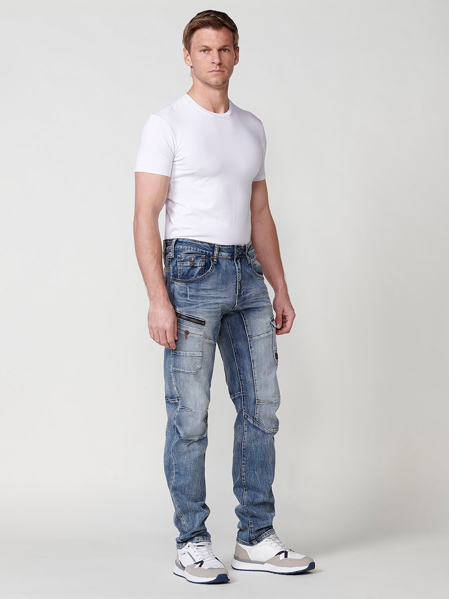 Jean cargo long coupe régulière style denim extensible avec effet délavé usé et coupes et poches sur la jambe avec fermeture zippée et boutonnée sur le devant en bleu pour homme