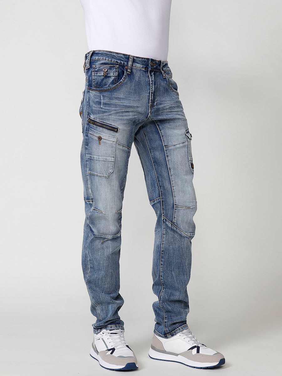 Jean cargo long coupe régulière style denim extensible avec effet délavé usé et coupes et poches sur la jambe avec fermeture zippée et boutonnée sur le devant en bleu pour homme