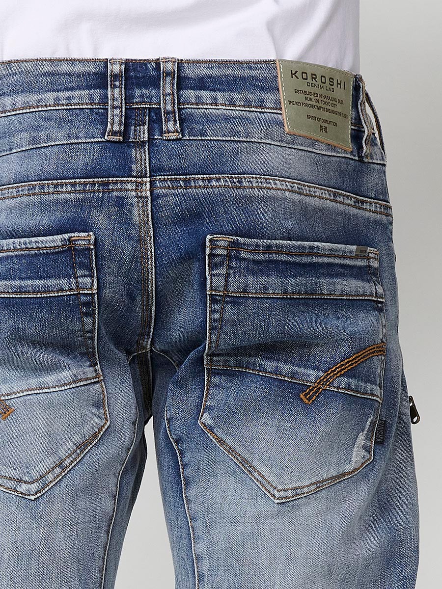 Jean cargo long coupe régulière style denim extensible avec effet délavé usé et coupes et poches sur la jambe avec fermeture zippée et boutonnée sur le devant en bleu pour homme