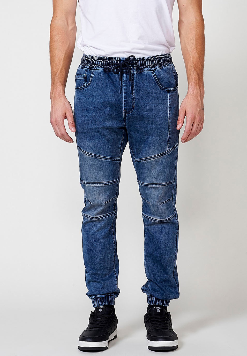 Pantalón jogger denim con Cintura con goma elástica y Cinco bolsillos con uno cerillero con Detalles en las rodillas color Azul para Hombre 7