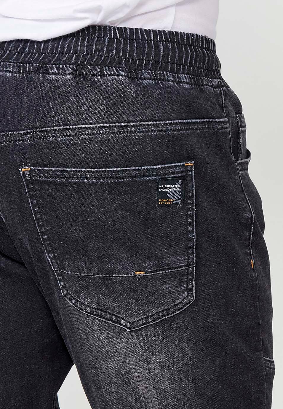 Pantalón jogger denim con Cintura con goma elástica y Cinco bolsillos con uno cerillero con Detalles en las rodillas color Negro para Hombre