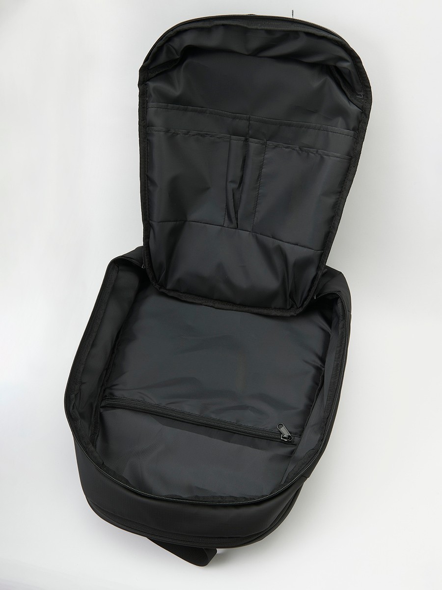 Mochila con varios bolsillos y compartimentos separados por cremalleras, válida para ordenador portátil, color Negro para Hombre