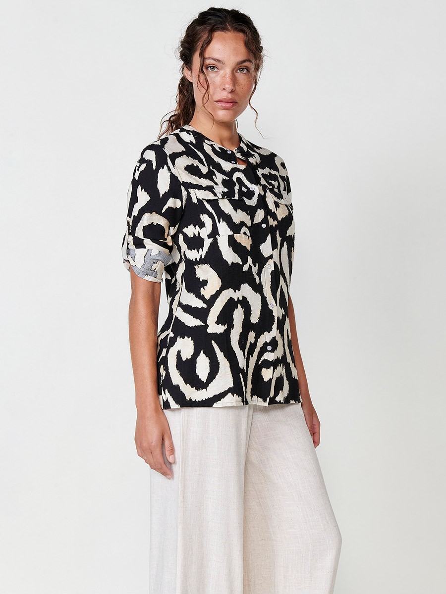 Chemise à manches longues col Mao avec fermeture à bouton central et imprimé ikat en noir pour femme 6