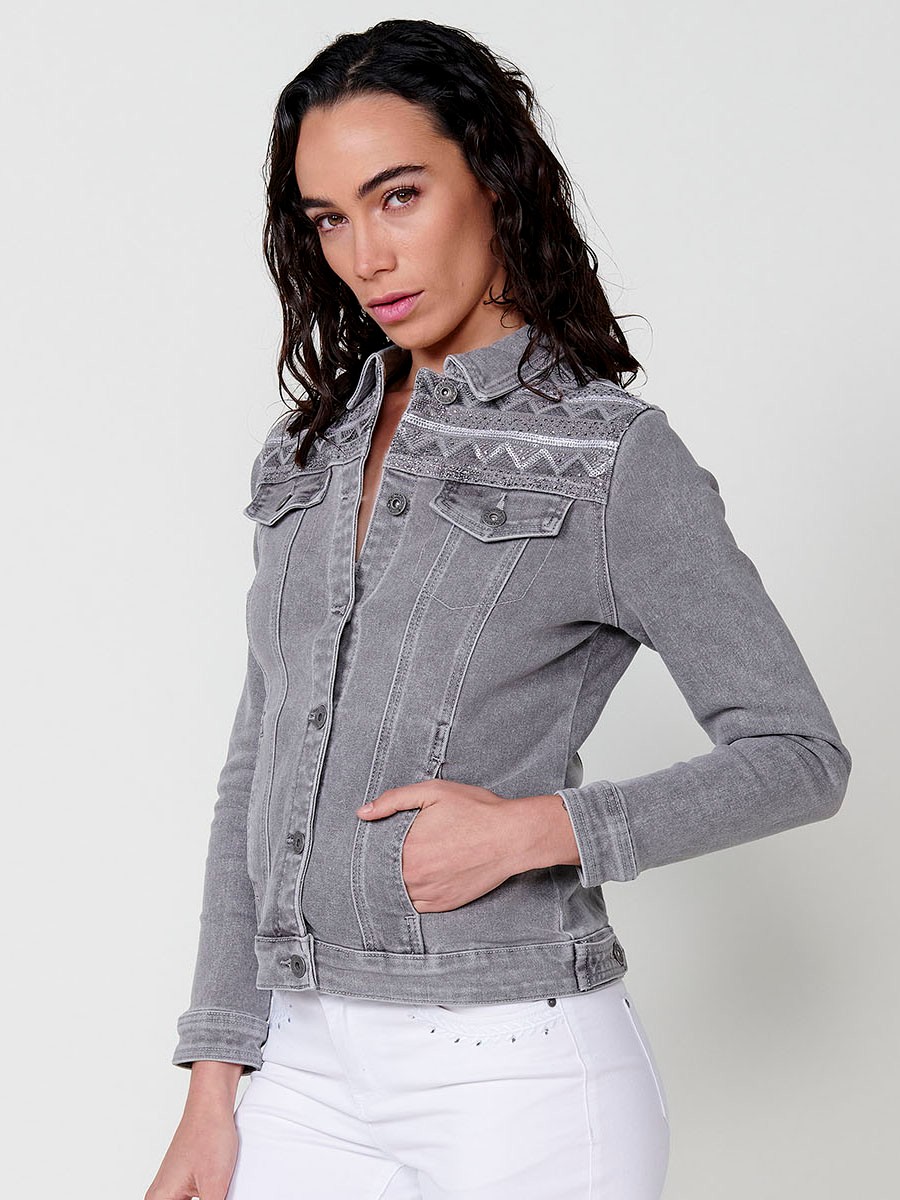 Chaqueta denim con detalles bordado para mujer color gris