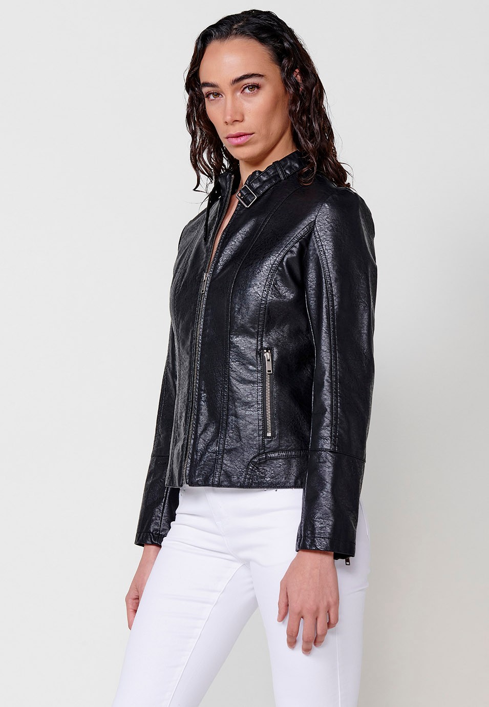 Women's round neck zip front jacket in black