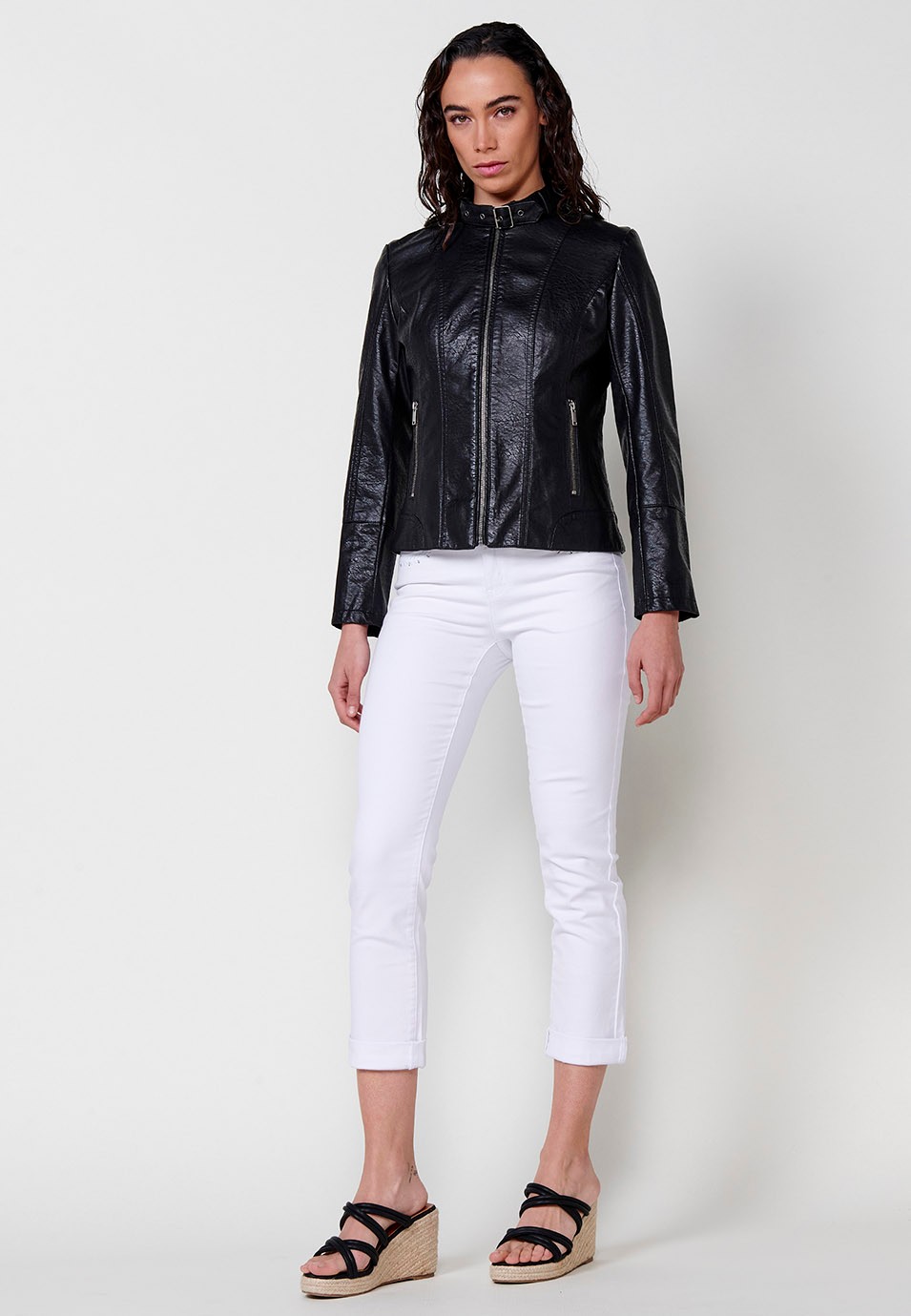 Women's round neck zip front jacket in black 5